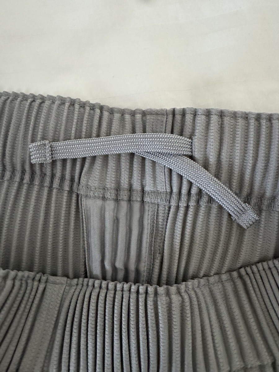 NWT Homme Plisse Issey Miyake Cropped Pant, HP16-JF118, Size NWT Homme Plisse Issey Miyake Cropped Pant, HP16-JF118, Size