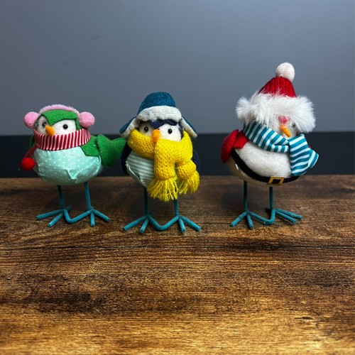 Mini Stoff Vögel tragen Mützen Strick Schals Winter Weihnachten Deko 3 Stück