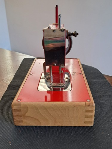 Vintage Berlin Germany Kay An EE Sew Master Manual Toy Sewing Machine - Picture 7 of 10