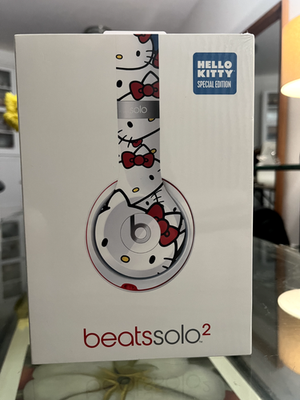 NEW & SEALED - Hello Kitty Beats by Dr. Dre Solo2 Special Edition