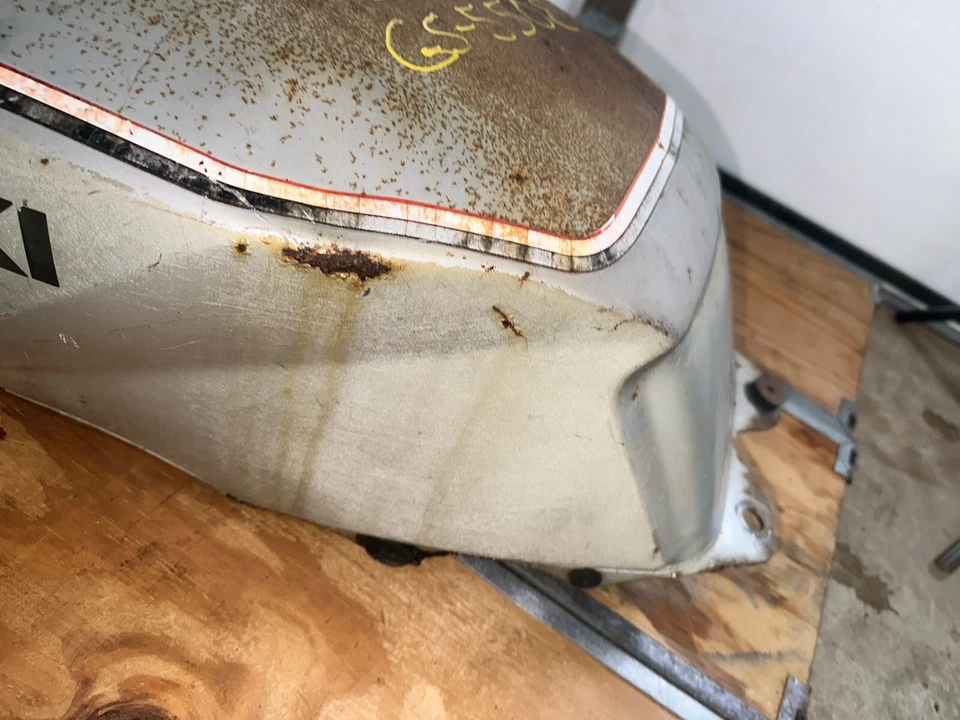 Suzuki GS550E 1983 tanque de gasolina pila de combustible depósito de gasolina Foto 4 de 4