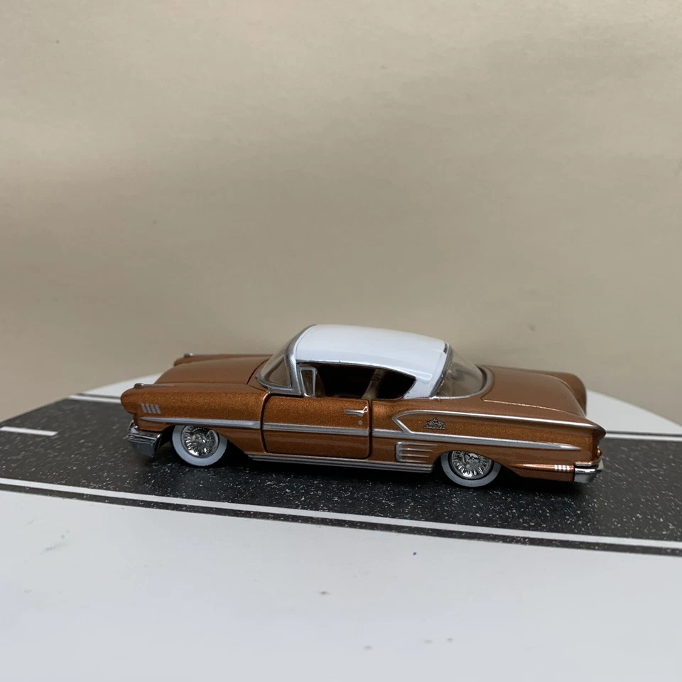 M2 Machines Auto-Thentics 1958 Chevrolet Impala Copper Metallic/White Roof NM - Image 3 of 4