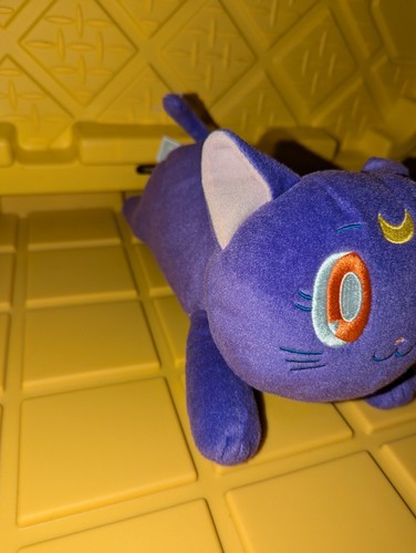 TOTALMENTE NUEVO Sailor Moon Luna Look Up 12" Púrpura Peluche Gato Nuevo Con Etiquetas Redondo 1 - Imagen 2 de 5