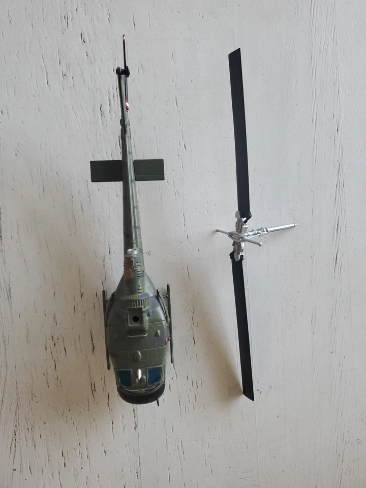 Corgi UH-1 Huey Helicopter 117th Aviation Co. Iroquois US Army Vietnam 1:48 - Image 3 of 4