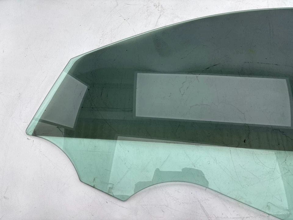 Mercedes-Benz W205 C300/C400/C63 2015-2021 puerta delantera izquierda ventana vidrio fabricante de equipos originales Foto 2 de 4