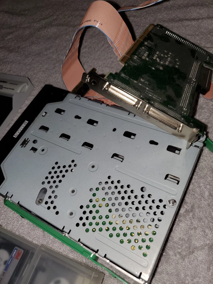 Tandberg slr7 20/40gb scsi tape drive 5.25" norway,68 pin w/ card for PC 4 tapes - Image 4 of 4