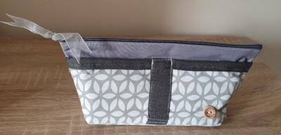 Handgefertigte Make Up / Aufbewahrung / Reise / Kosmetiktasche - Grau / Weiß Design