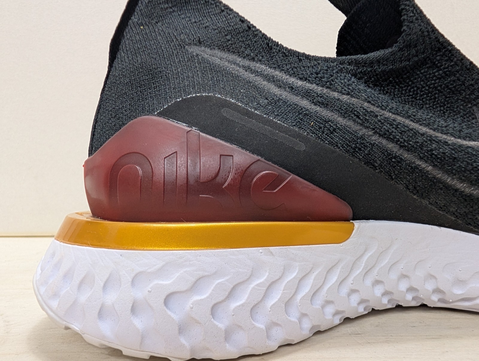 Nike Womens Epic Phantom React Flyknit BV0415-004- Black University Red Size 8.5 image 6