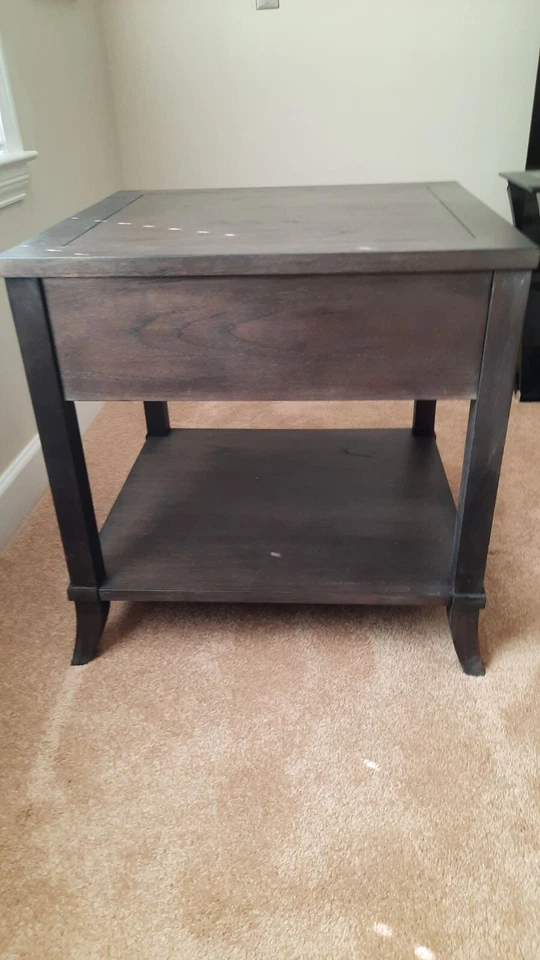Hekman Model 25803 Single Drawer Lamp Table 27x27x24 All wood. Antique style. - Image 3 of 4