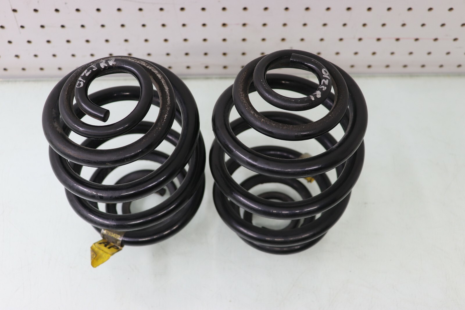 01 2001 BMW Z3 2.5 ROADSTER REAR SUSPENSION COIL SPRING LEFT AND RIGHT