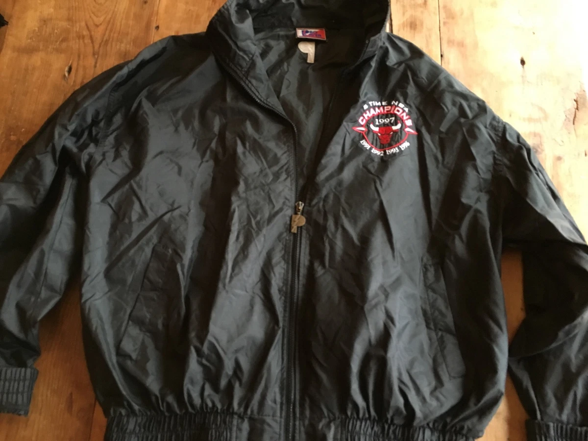 Pro Player Chicago Bulls Nylon Jacket XL Michael Jordan 5 Time Champs 90 s VTG