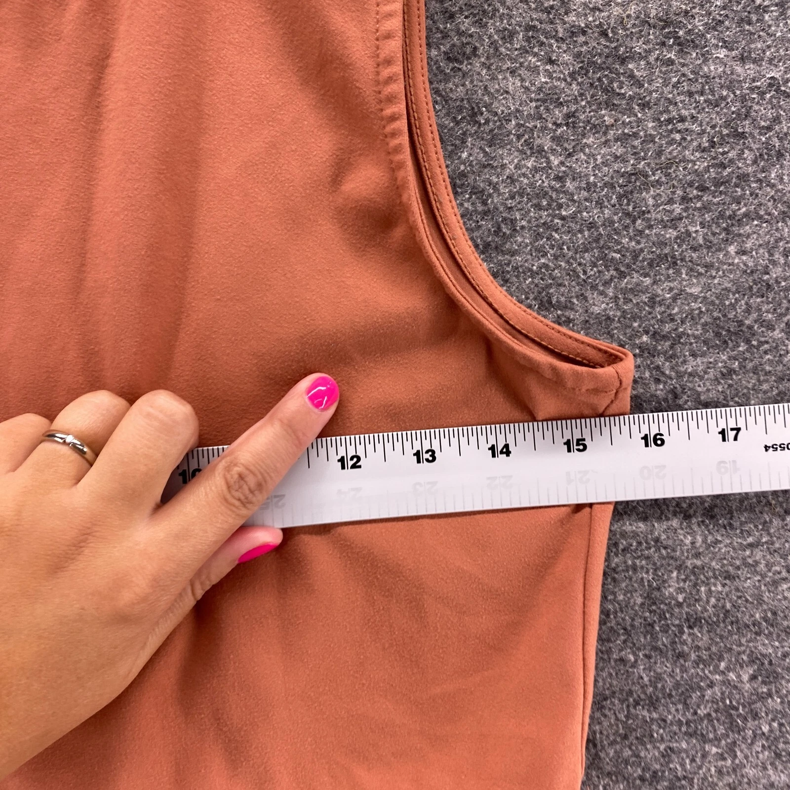 yogalicious cropped sleeveless wide strap round neck tank-top