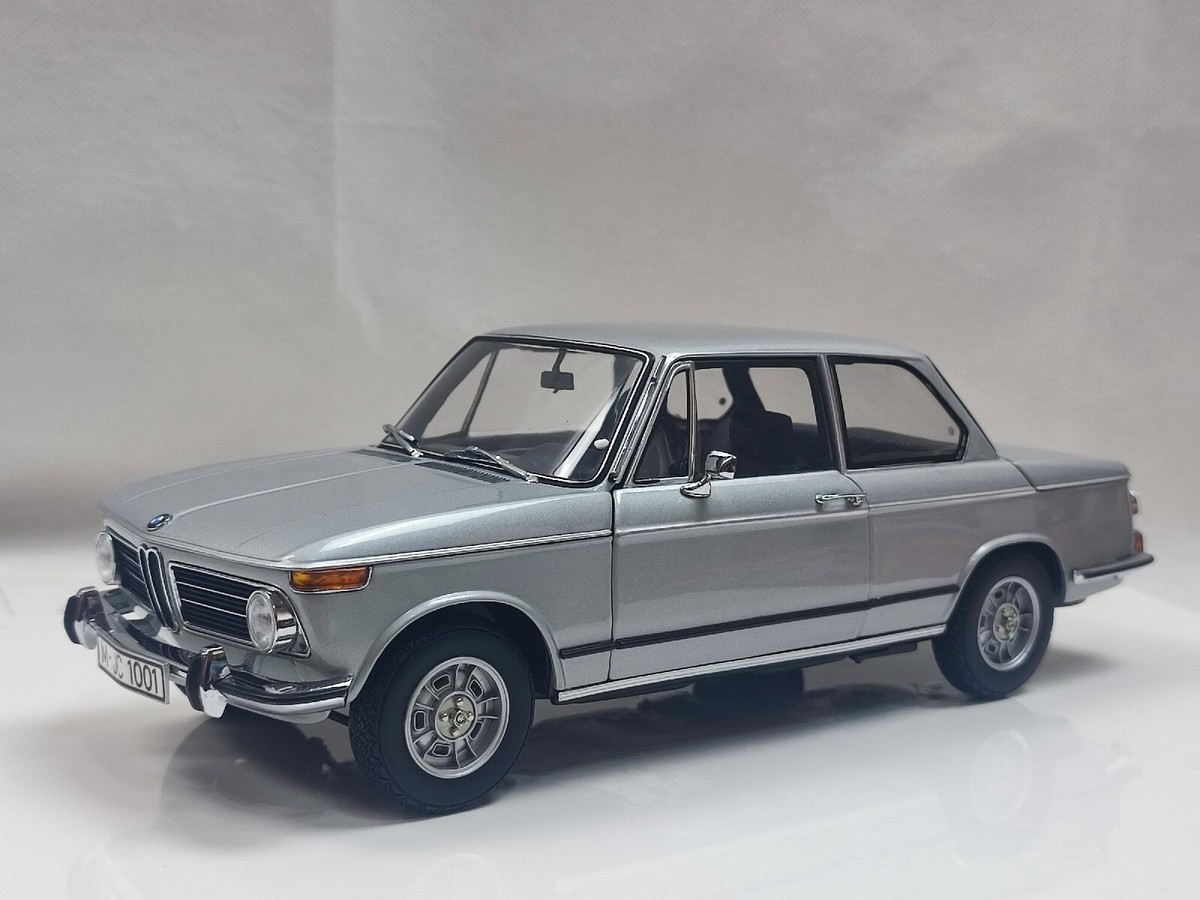 KYOSHO 1/18 1971 1975 BMW 2002 Tii SILVER boxed model KYOSHO 1/18 1971 1975 BMW 2002 Tii SILVER boxed model