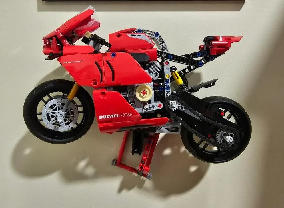 Buy LEGO TECHNIC: Ducati Panigale V4 R (42107) online