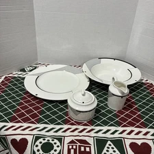 CHRISTOPHER STUART ULTIMATE HK200 ANGLES DESIGN 5-PIECE HOSTESS SET NEW OPEN BOX