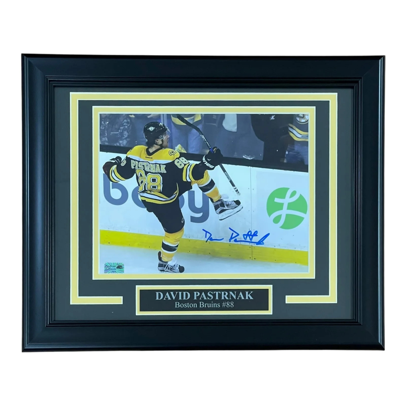 David Pastrnak Autographed Boston Bruins (Action) Deluxe Framed 8x10 Photo - YSM
