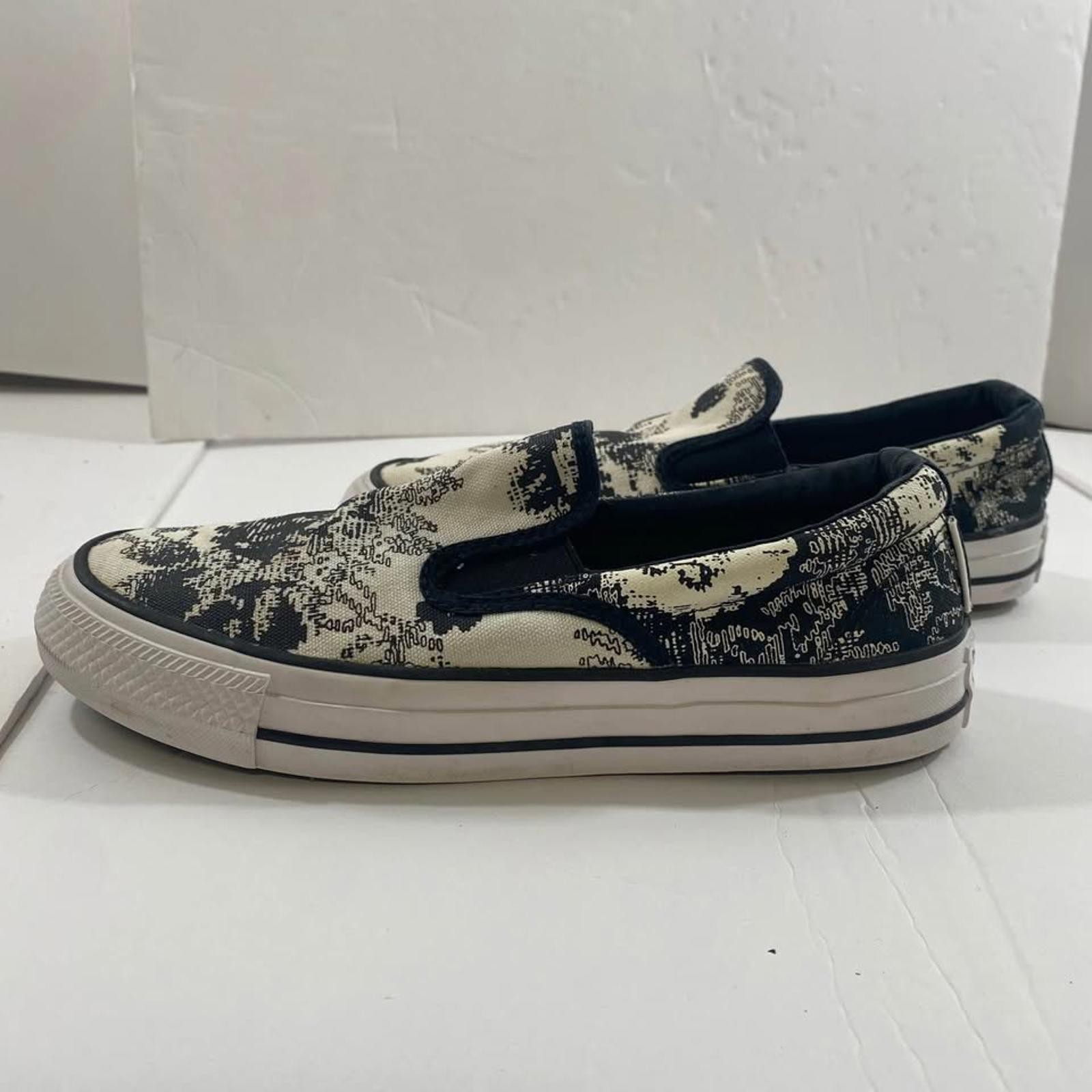 Converse Womens 7 Chuck Taylor Slip-On Whimsy Artistic Black White Sneakers thumbnail 7