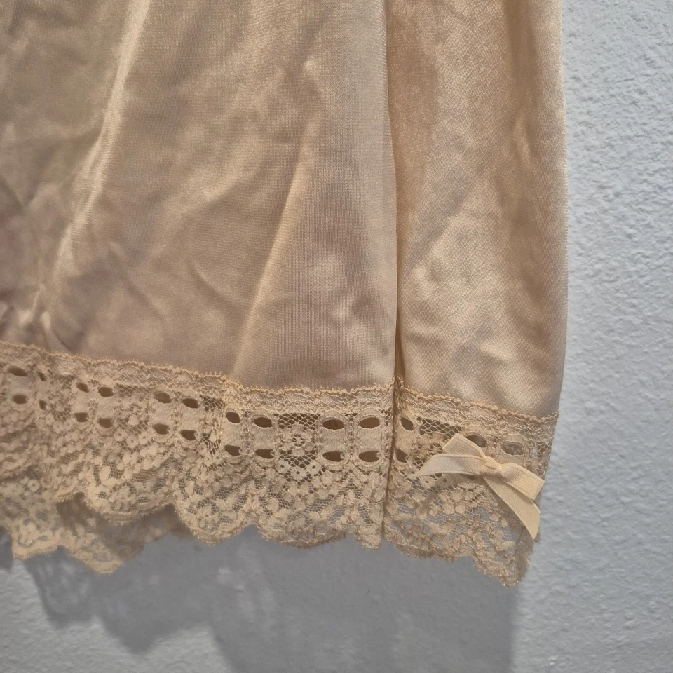 De colección OLGA Secret Abrazo Blanco Medio Slip Falda Enagua ENCAJE Medio Tostado Foto 3 de 4