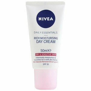 nivea moisturizing day care