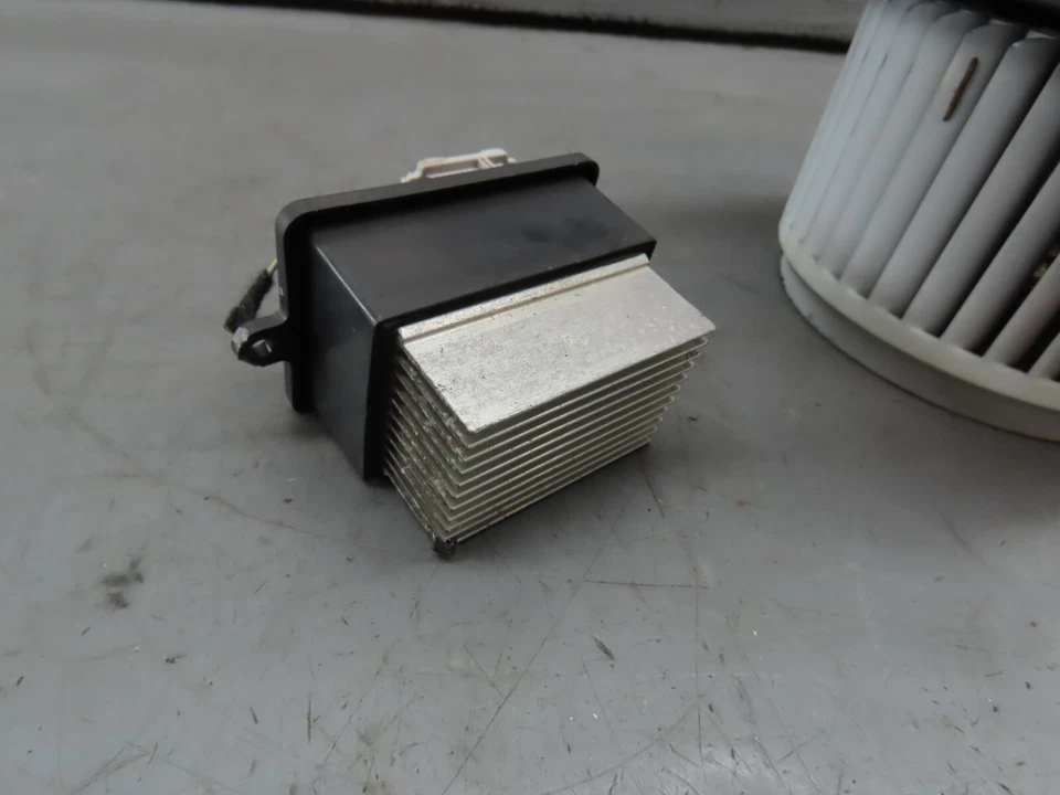 Peugeot Expert Heater Blower Motor & Resistor 2.0HDI 2019 - DENSO 1D480001861677 - Image 3 of 4