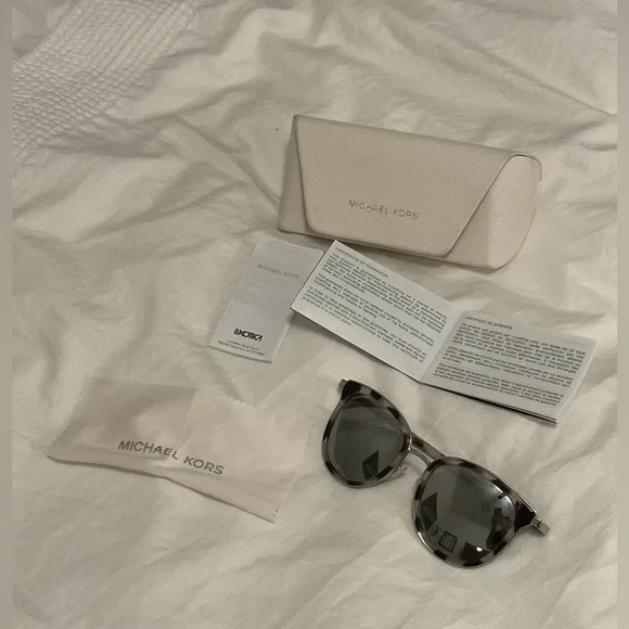 Gafas de sol Michael Kors Adriana 1 - Leopardo/Plateado. Buen estado Foto 4 de 4