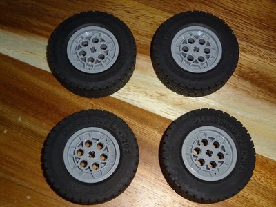 Set Of 4 LEGO Technic  Flush Axle Stem Grey with Black Tires 62.4 x 20 S