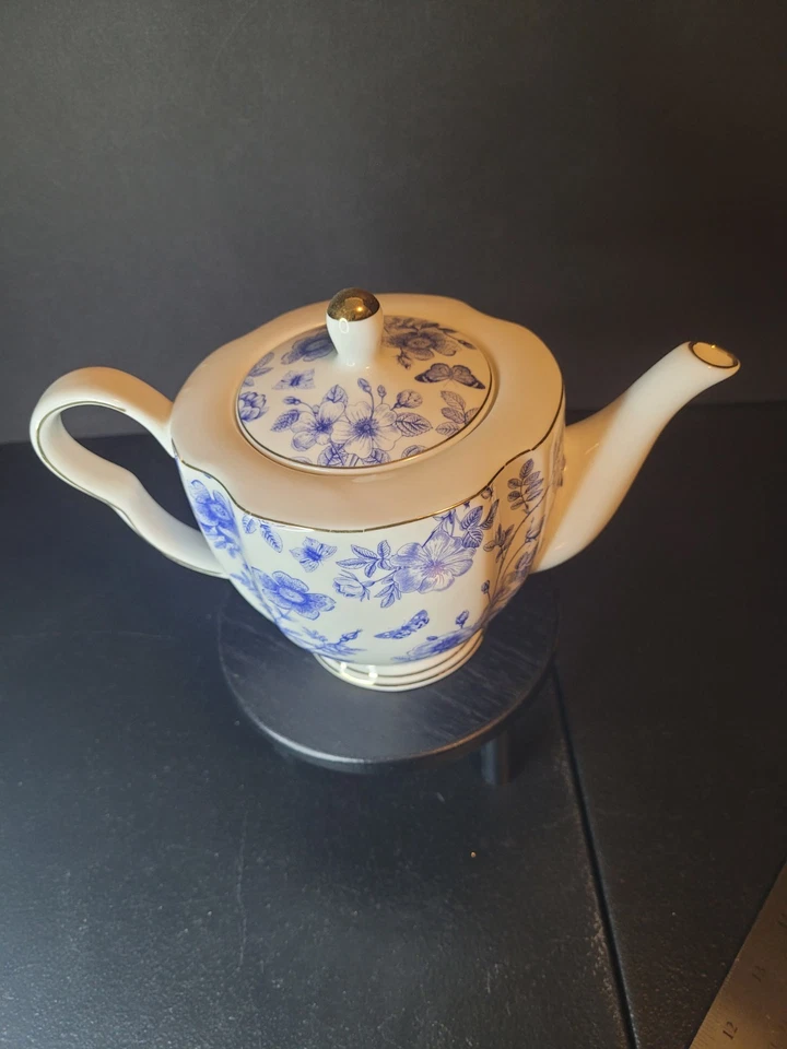 Tetera Grace azul y blanco floral con adornos dorados porcelana fina Foto 2 de 4