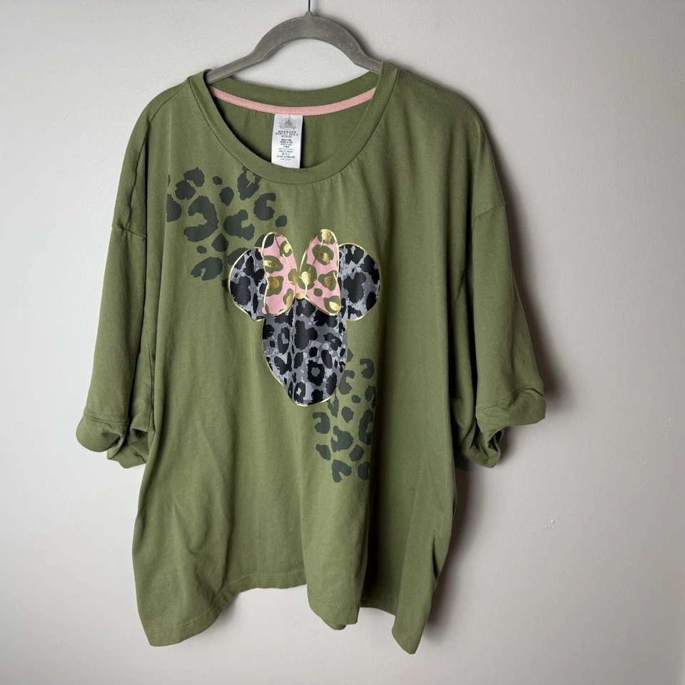 Camiseta para mujer Disney talla grande 2X verde con estampado animal de Minnie Mouse informal Foto 2 de 4