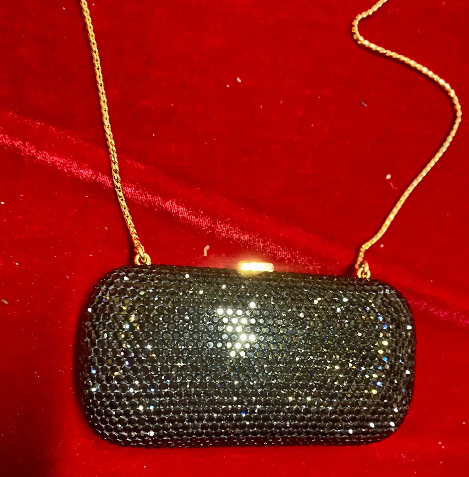 Mini bolso clutch Judith Leiber Minaudière cristales negros cadena dorada usado en excelente estado Foto 2 de 4