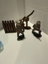 Vintage Barclay Manoil 2 Lead Toy Soldiers, 1 ANTI AIRCRAFT GUNNER,BULLET SHELLS