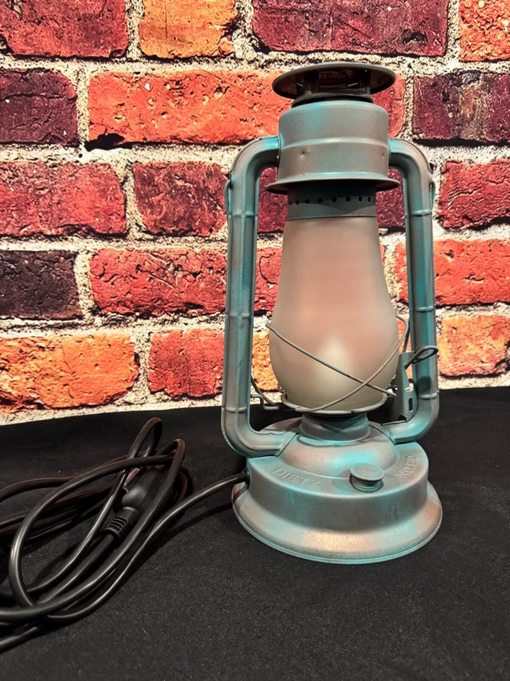 Disney attraction ride prop lamp Frontierland & Thunder Mountain Railroad - Image 2 of 4