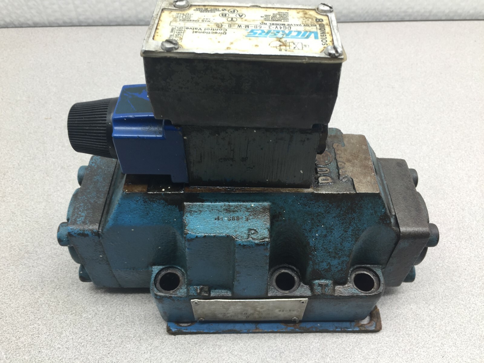 VICKERS HYDRAULIC SOLENOID VALVE 989603 / 680920 DG5S86BMWB20 for