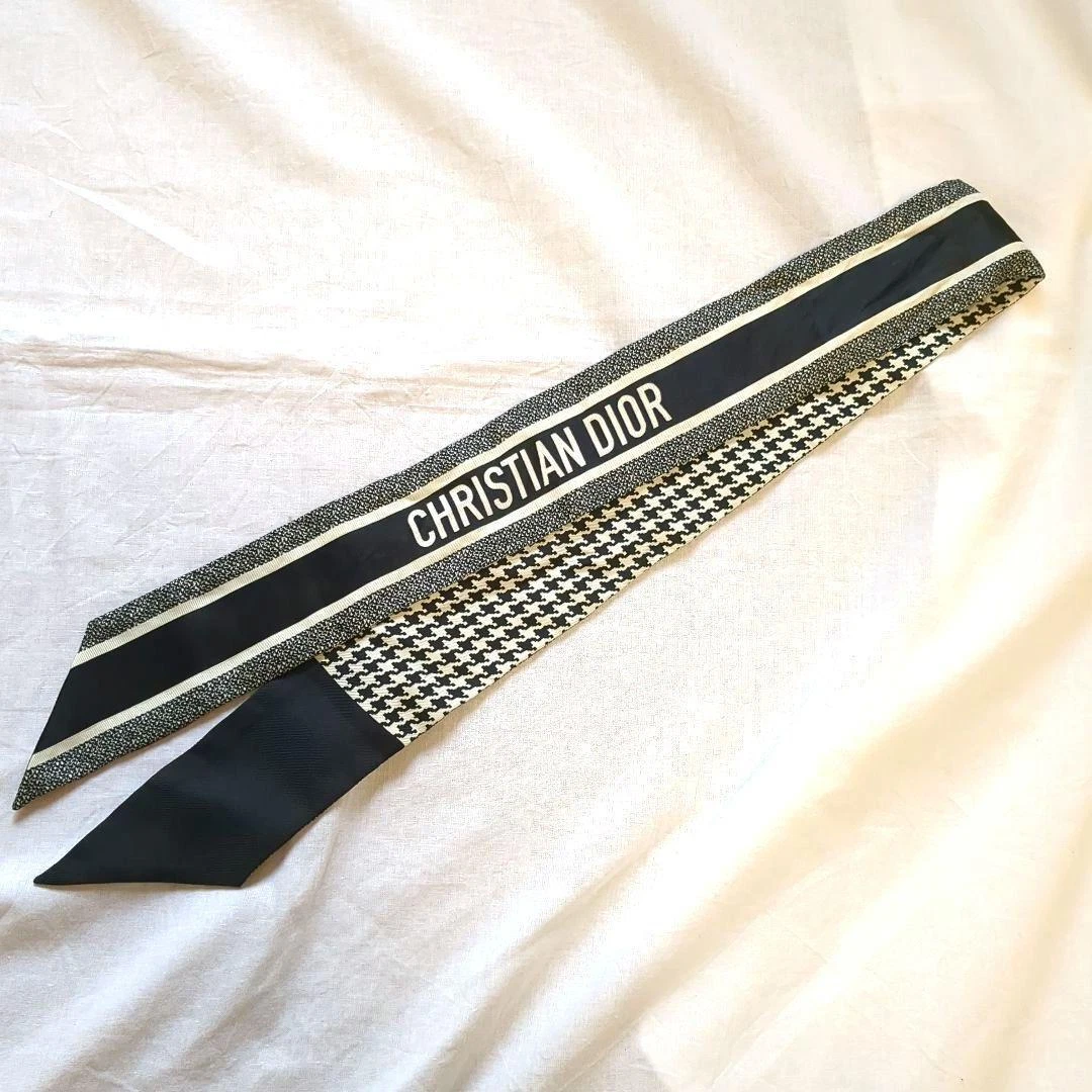 Christian Dior 30 Montaigne Mitzah foulard soie pied de poule 105 cm