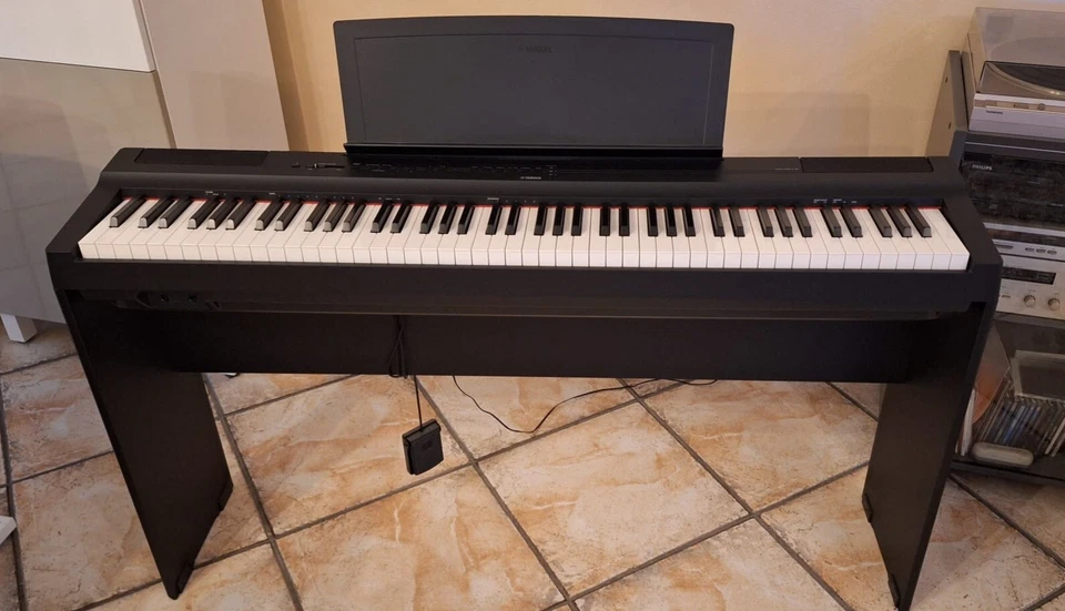 Yamaha P-125, foto 2 di 3