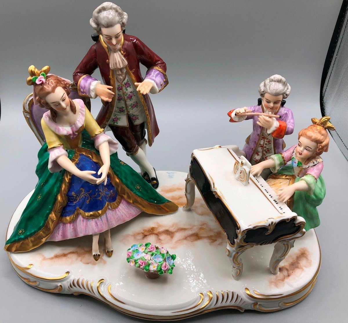 Irish Dresden 陶器人形Ｊ⭐︎ VINTAGE IRISH DRESDEN FIGURINE PORCELAIN LACE - Kissing