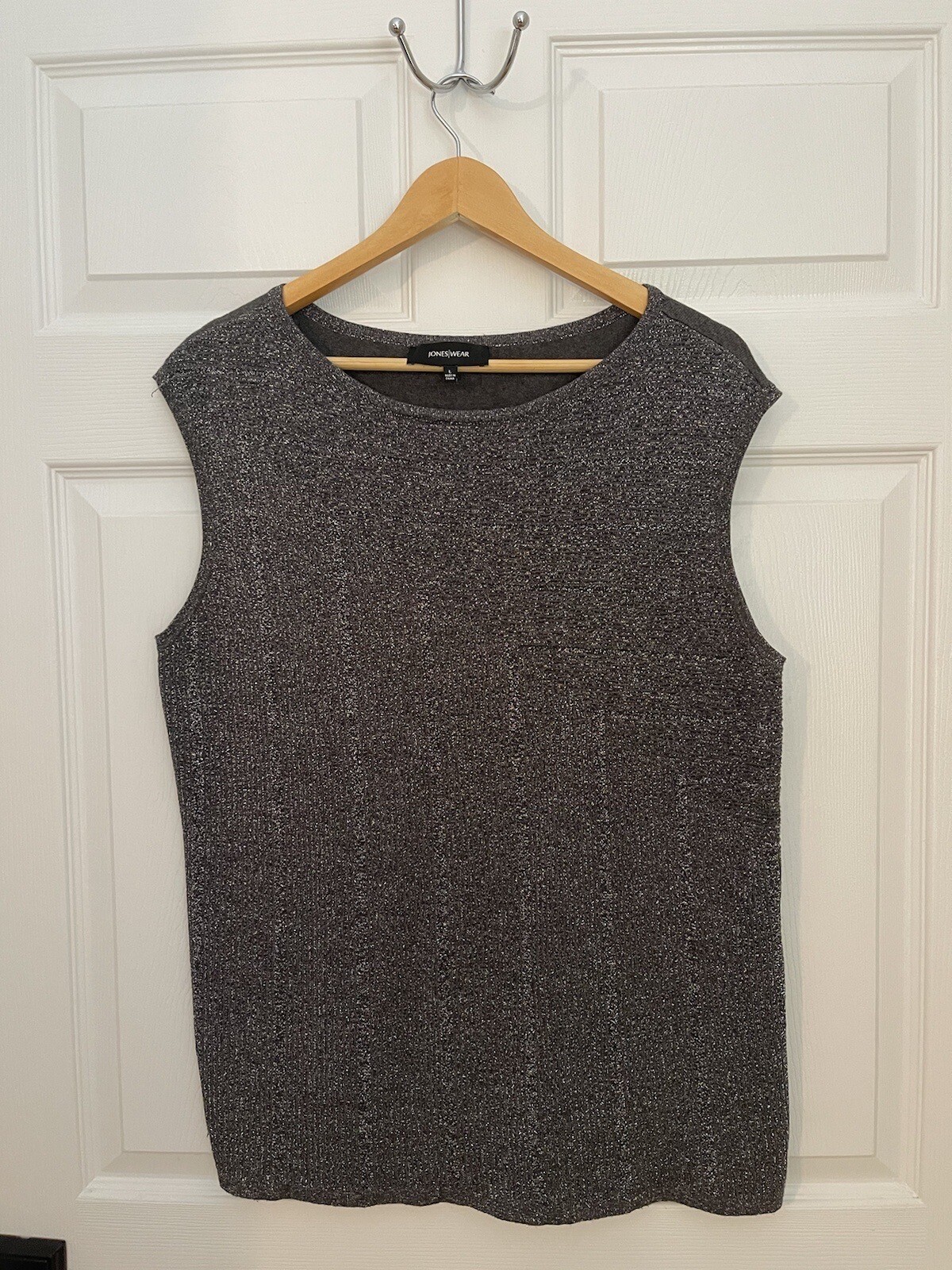Jones Wear Womens L Silver Gray Shimmery Sleeveless Shell Evening Out Party Top