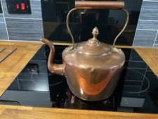 A BEAUTIFUL LARGE ANTIQUE GEORGIAN ROUND COPPER KETTLE, CIRCA 1830.