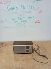 Rare Vintage Radio Realistic MTA-15 AM/FM Table Radio Model 12-695 WORKS GREAT