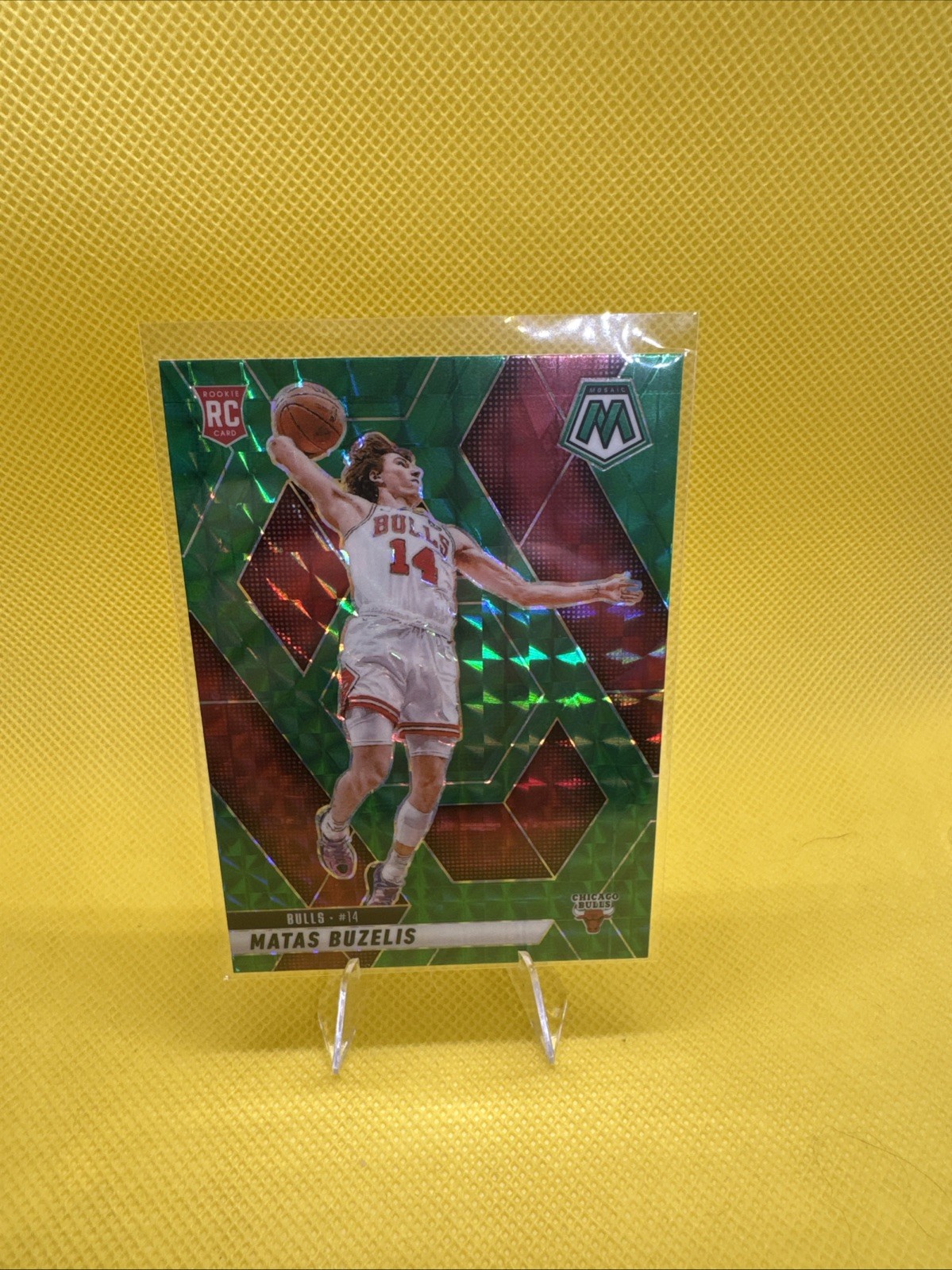 2024-25 Panini Mosaic - Rookies Matas Buzelis #223 Green Mosaic Prizm (RC)