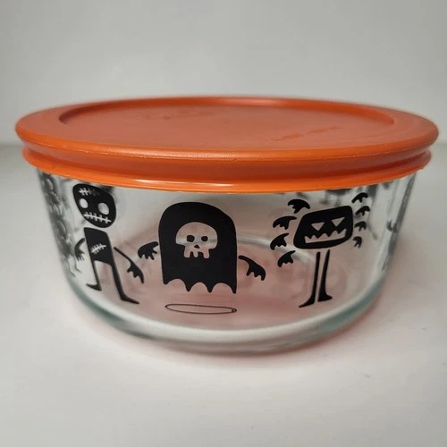 Pyrex 4 Cup Storage Bowl Halloween Zombies EUC