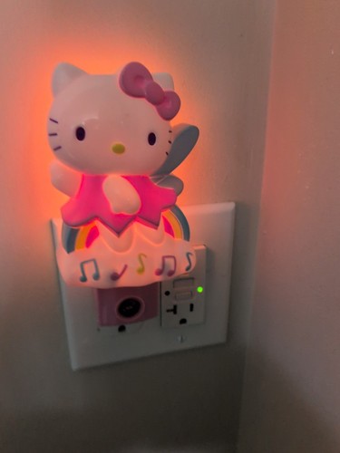 VTG 2003 Hello Kitty Wall Light Plug Into Outlet Mini Night Lamp Cute!