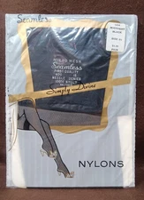 1 Pair Vintage Simply Divine Seamless Nylon Stockings Midnight Black Sz 9.5 NEW