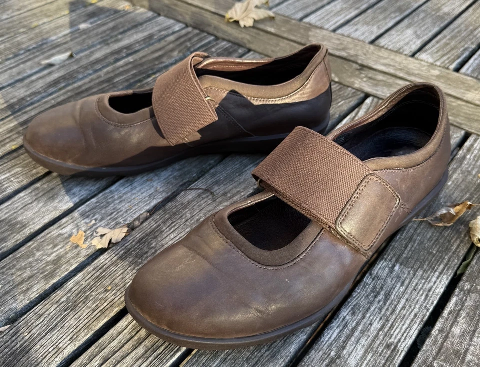 Tsubo Women’s Brown Leather Mary Jane Flats Rubber Sole Size 10, Comfortable Fit - Image 3 of 4