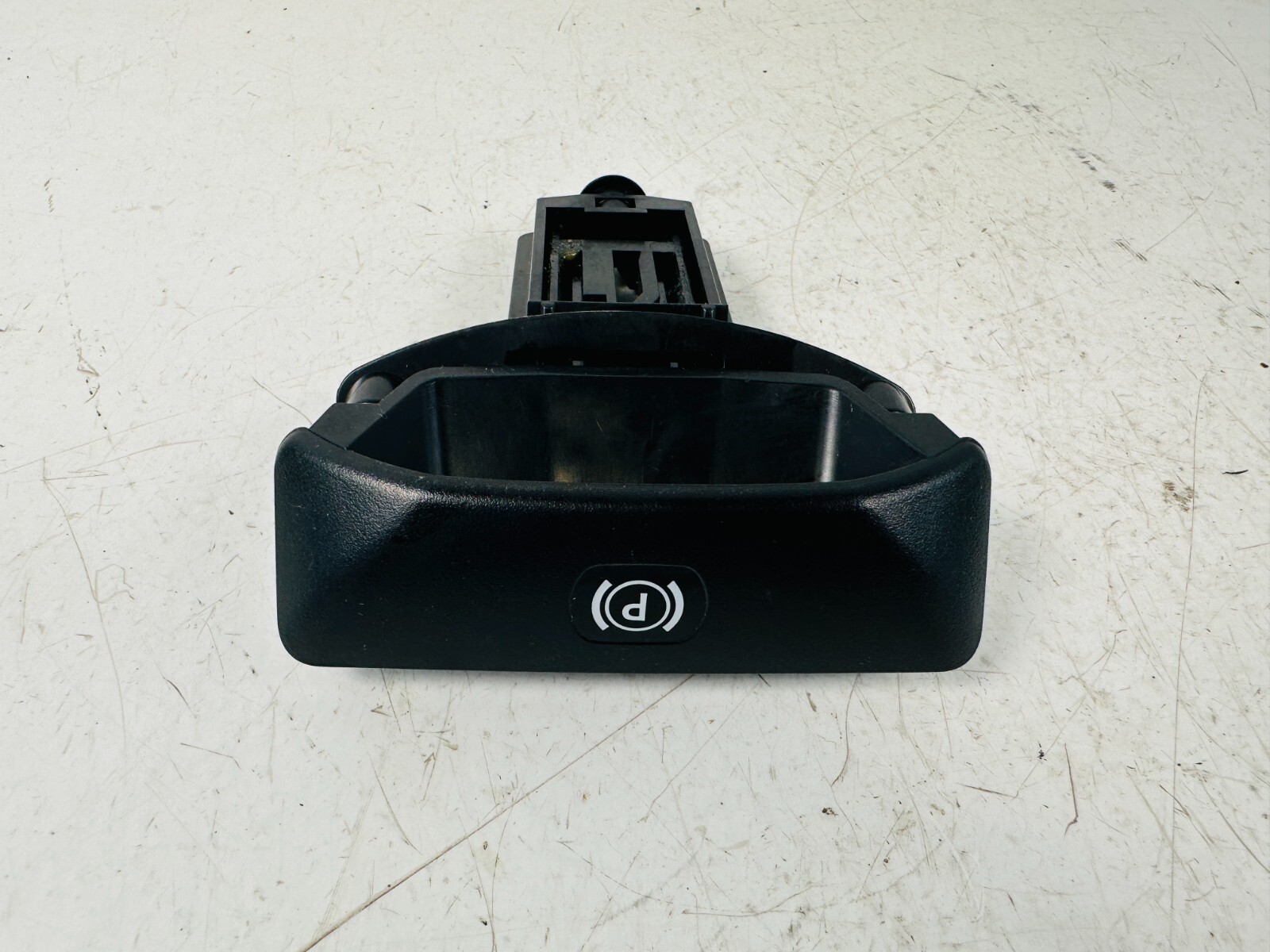 08 14 MERCEDES C300 W204 EMERGENCY PARKING PARK BRAKE RELEASE HANDLE