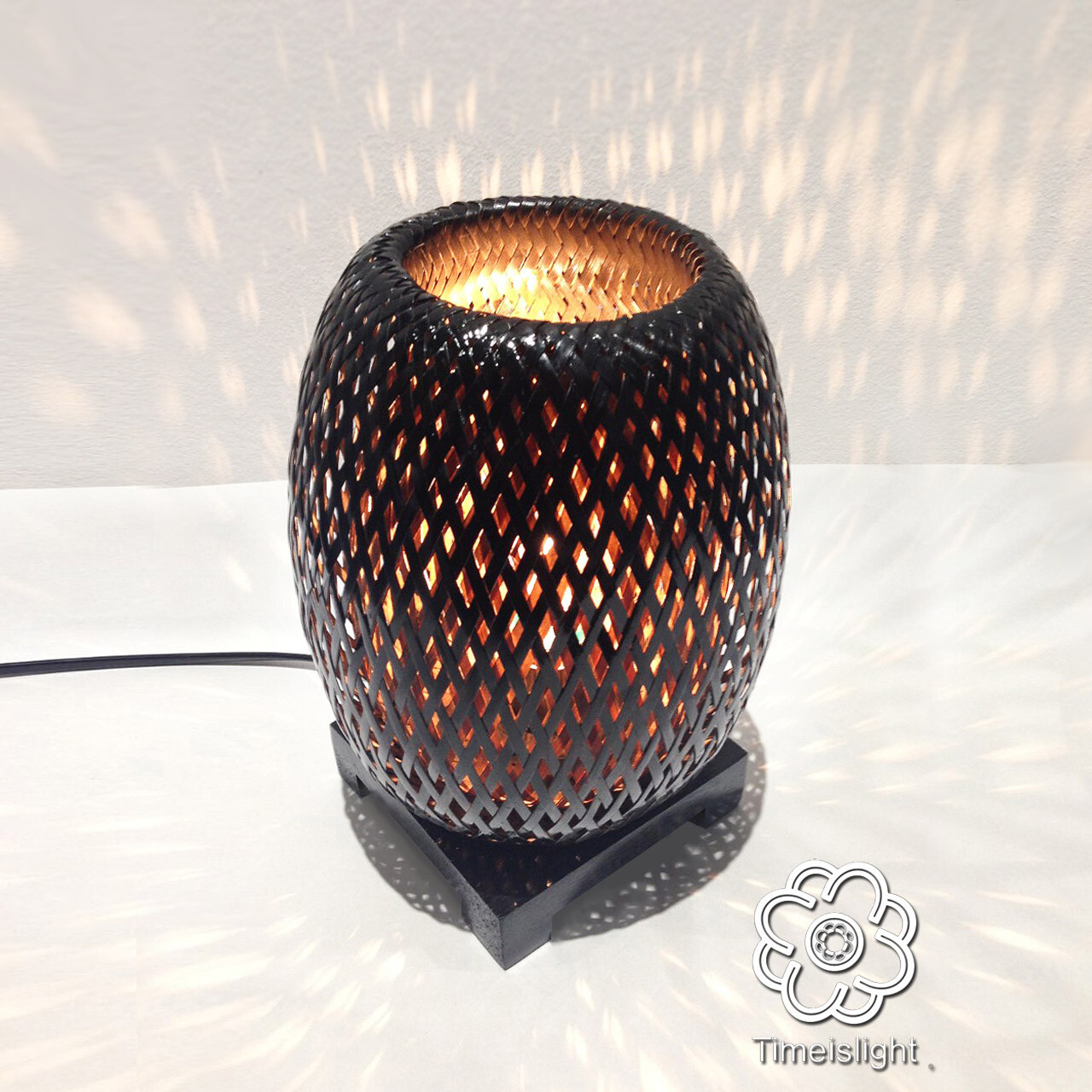 Lampe de chevet en bambou noir BÁNH MÌ avec variateur pour une ambiance de chambre cosy
