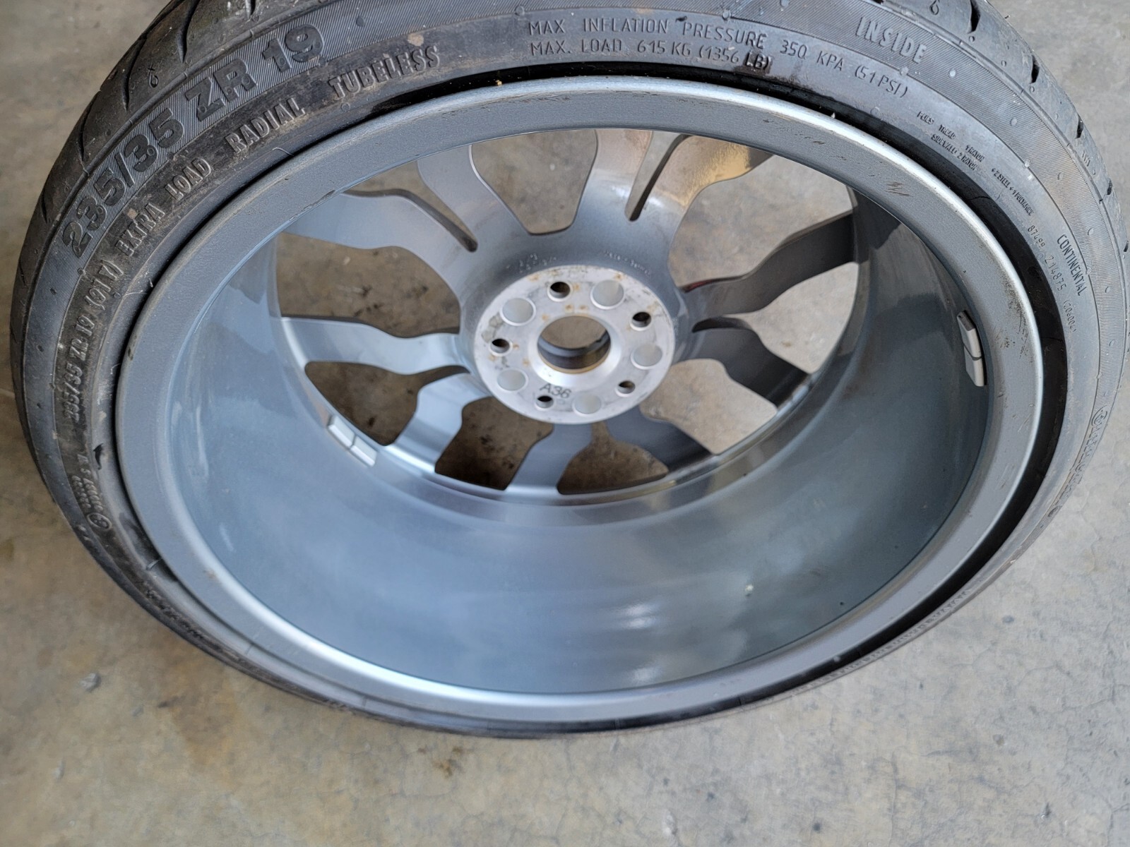 AUDI R8 REAR WHEEL RIM WITH TIRE OEM 420601025AM 