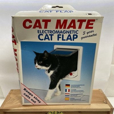 Cat Mate 4-Way Electromagnetic Cat Flap with 2 Keys - White