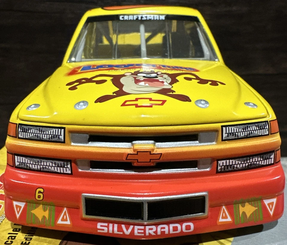 Camión Kevin Harvick Looney Tunes Taz 2003 Chevrolet 1:24 acción Nascar diecast Foto 3 de 4