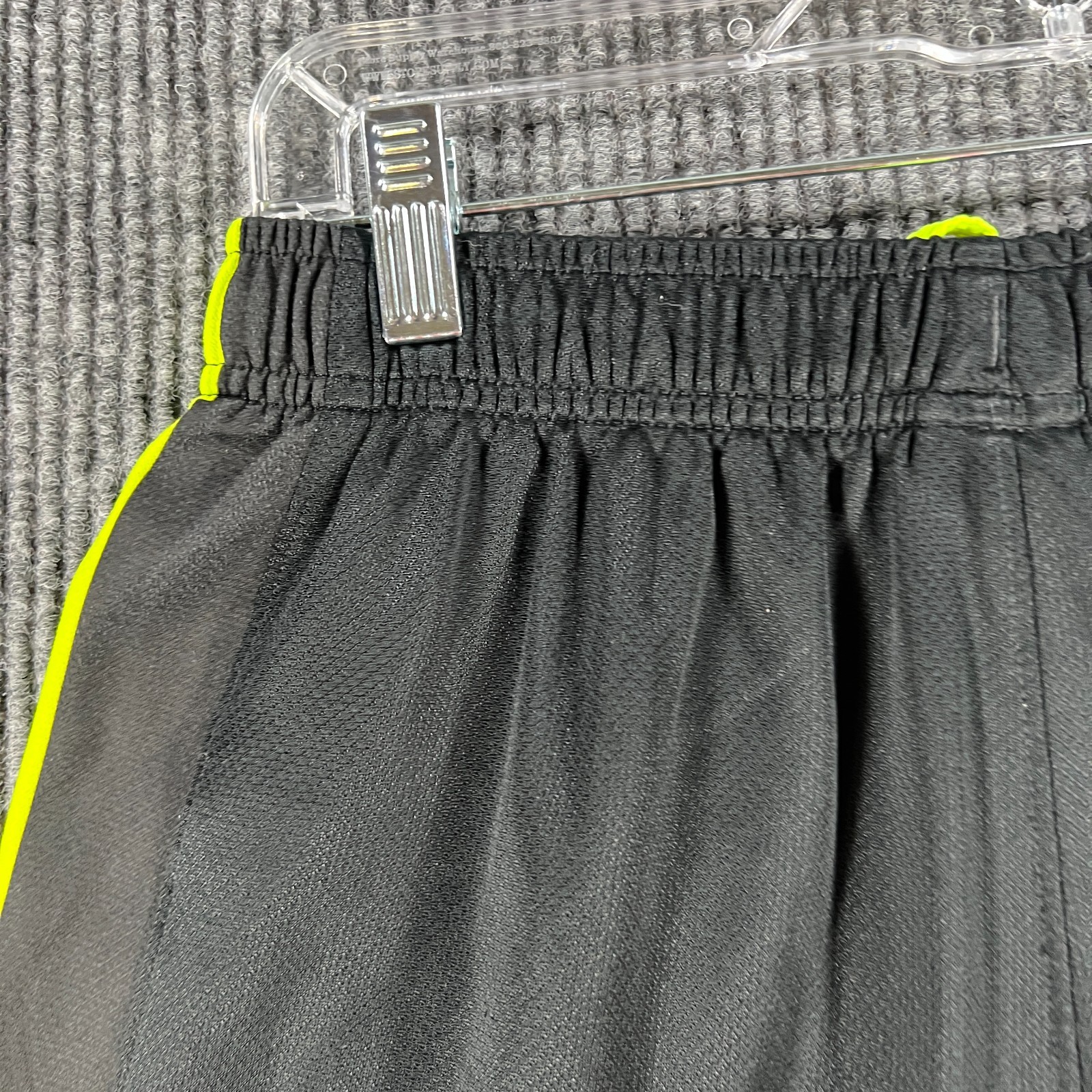 Nike Athletic Gym Basketball Shorts Youth Boys XL Extra Large Black Green