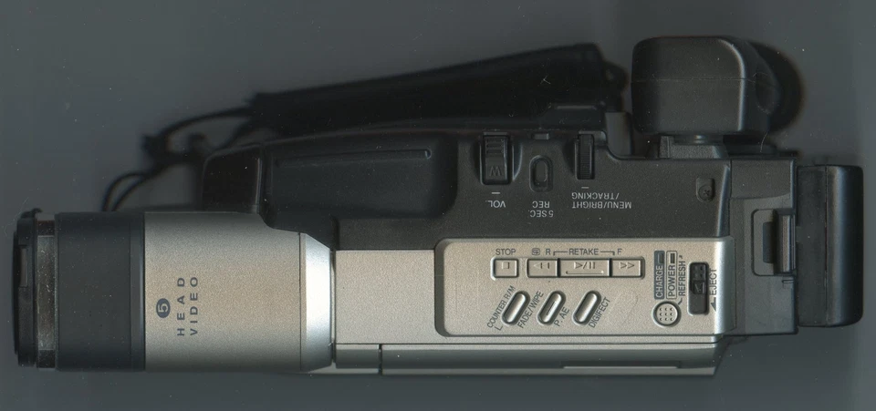 RCA AutoShot CC6364 VHS-C Camcorder 400X Zoom w/accessories power supply bag - Image 3 of 4